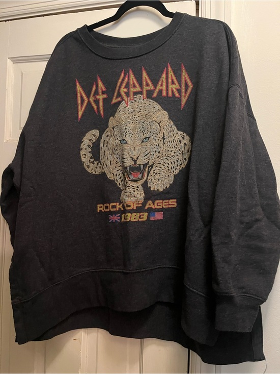 Sweaters - Def Leppard Rock of Ages 1983 Black Graphic Sweatshirt